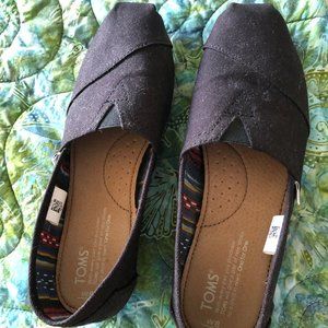 TOMS shoes women 8 black canvas
